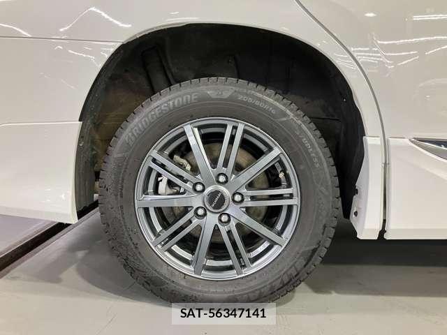 Toyota VOXY HYBRID 2023-10 6678553-13