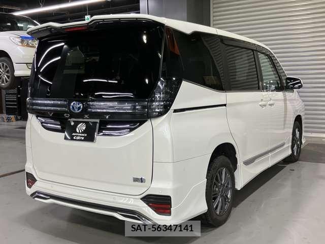 Toyota VOXY HYBRID 2023-10 6678553-1
