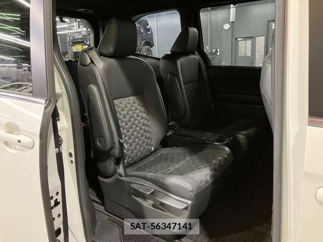 Toyota VOXY HYBRID 2023-10 6678553-5