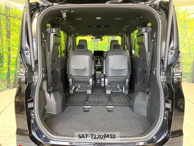 Toyota VOXY HYBRID 2023-10 6753668-9