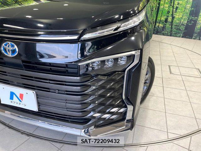 Toyota VOXY HYBRID 2023-10 6753668-10
