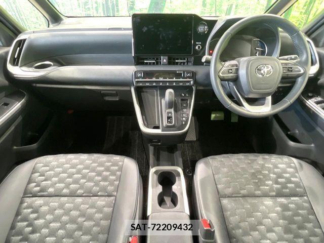 Toyota VOXY HYBRID 2023-10 6753668-1