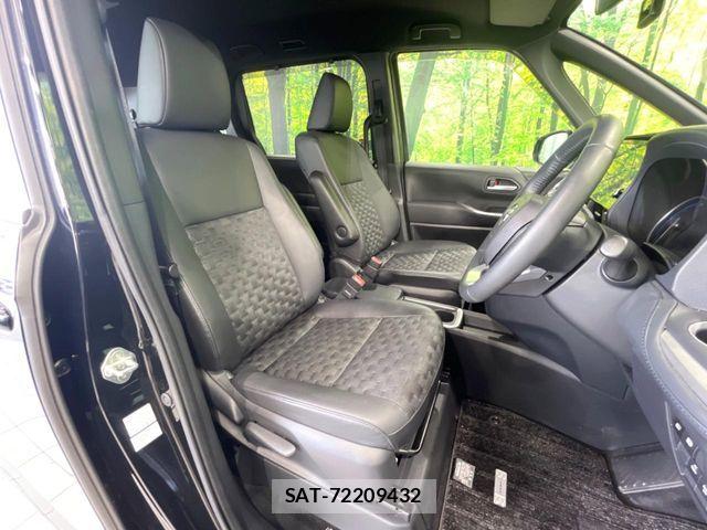 Toyota VOXY HYBRID 2023-10 6753668-6