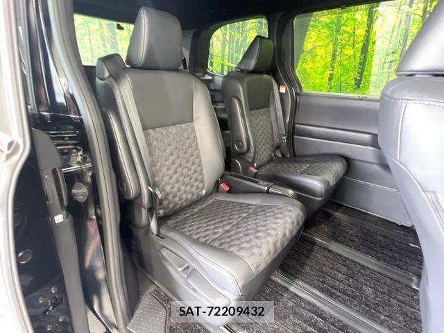 Toyota VOXY HYBRID 2023-10 6753668-7
