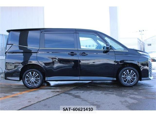 Toyota VOXY HYBRID 2022-12 6914683-13