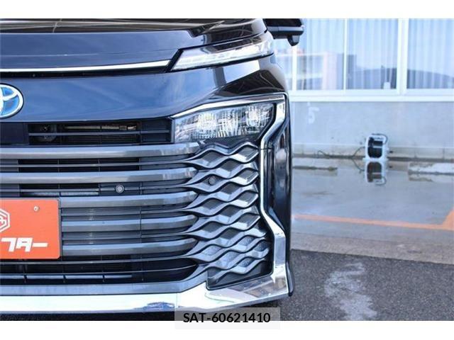 Toyota VOXY HYBRID 2022-12 6914683-14