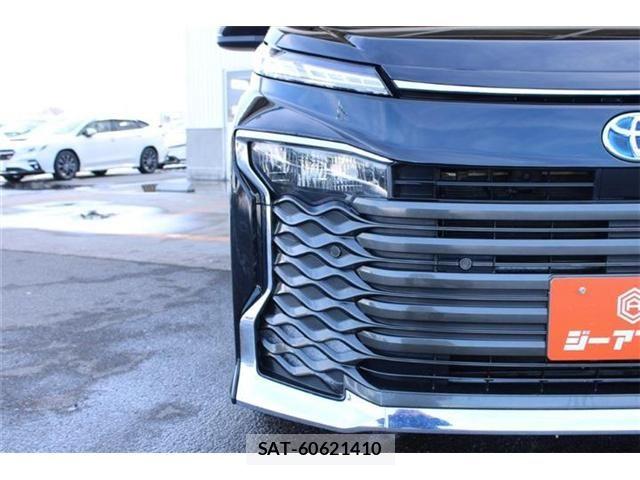 Toyota VOXY HYBRID 2022-12 6914683-16