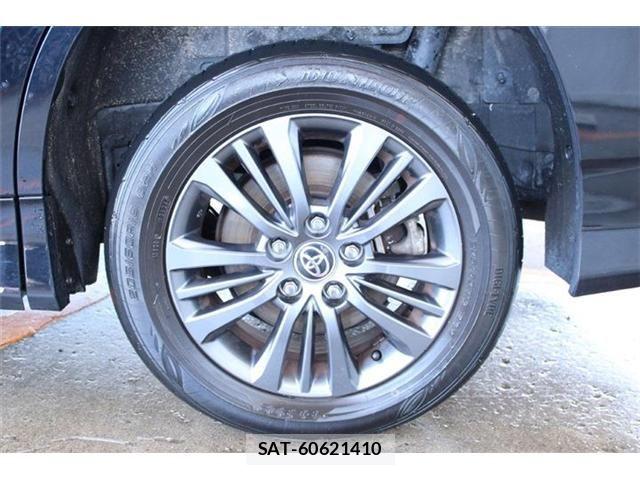 Toyota VOXY HYBRID 2022-12 6914683-24