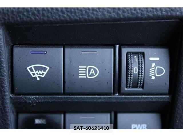 Toyota VOXY HYBRID 2022-12 6914683-3