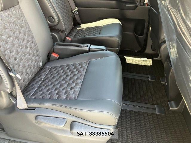 Toyota VOXY HYBRID 2026-03 7226382-9