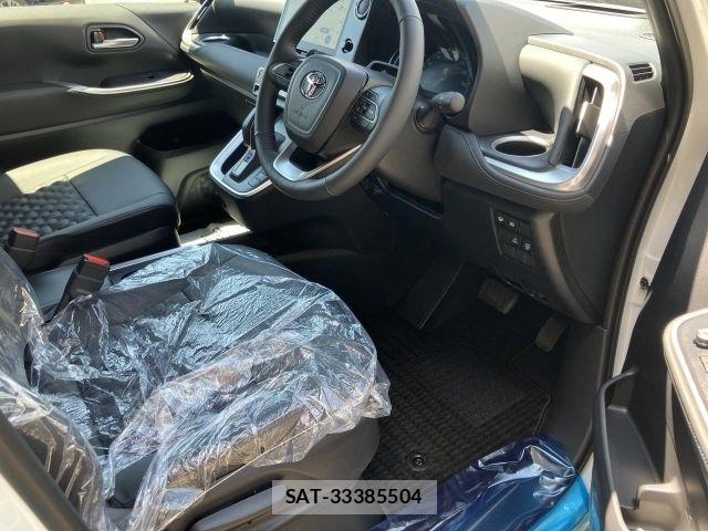 Toyota VOXY HYBRID 2026-03 7226382-8