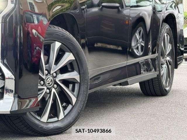 Toyota VOXY HYBRID 2023-07 7252661-15