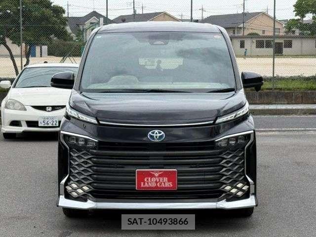 Toyota VOXY HYBRID 2023-07 7252661-18