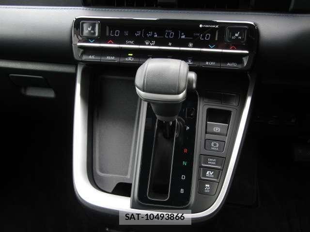 Toyota VOXY HYBRID 2023-07 7252661-23