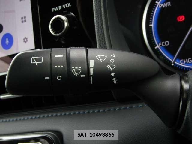 Toyota VOXY HYBRID 2023-07 7252661-25