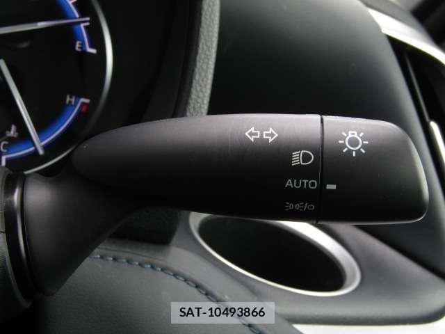 Toyota VOXY HYBRID 2023-07 7252661-26