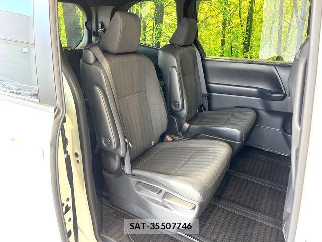 Toyota VOXY HYBRID 2024-10 7252658-9