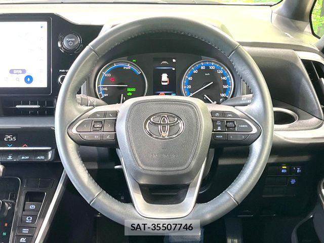Toyota VOXY HYBRID 2024-10 7252658-12