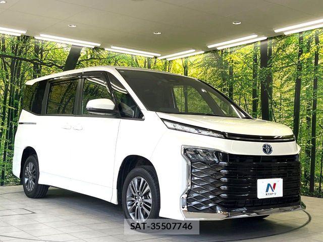 Toyota VOXY HYBRID 2024-10 7252658-17