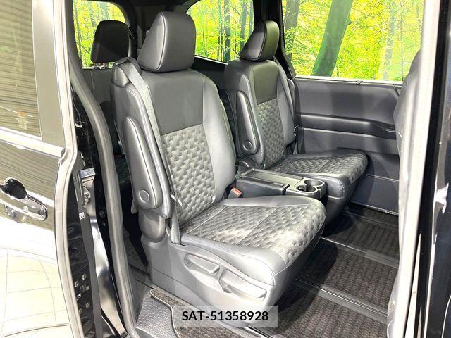 Toyota VOXY HYBRID 2023-09 7252655-9
