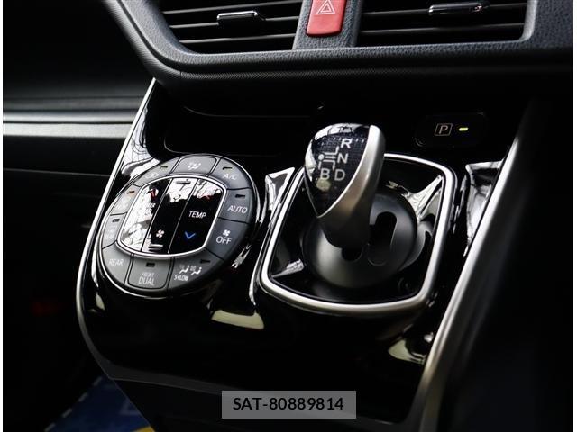 Toyota VOXY HYBRID 2021-08 7330786-9