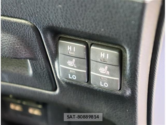Toyota VOXY HYBRID 2021-08 7330786-10