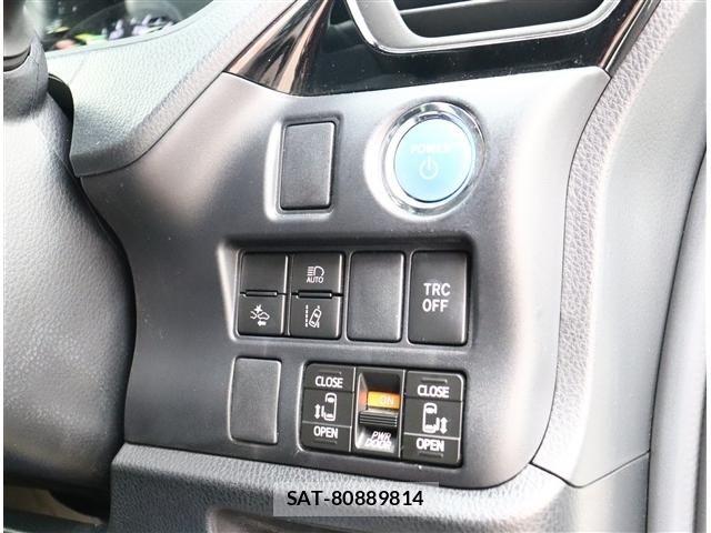 Toyota VOXY HYBRID 2021-08 7330786-11