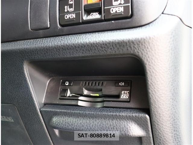 Toyota VOXY HYBRID 2021-08 7330786-12