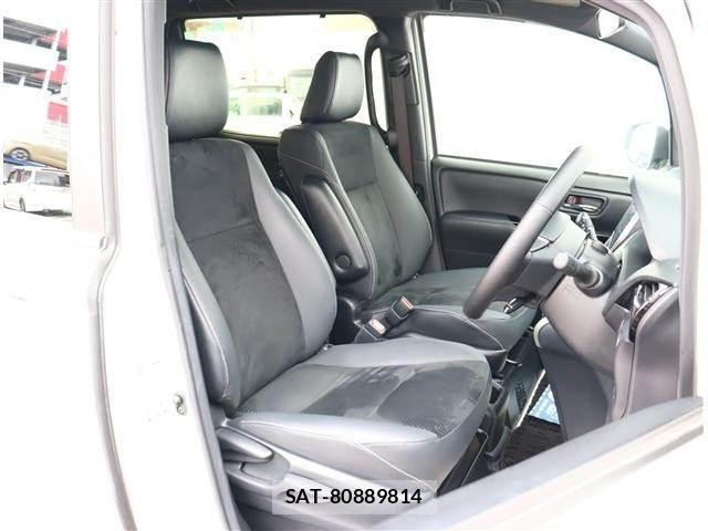 Toyota VOXY HYBRID 2021-08 7330786-13