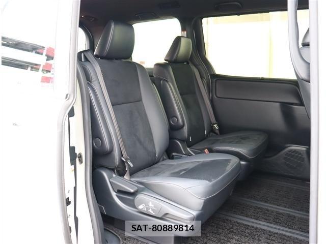 Toyota VOXY HYBRID 2021-08 7330786-14