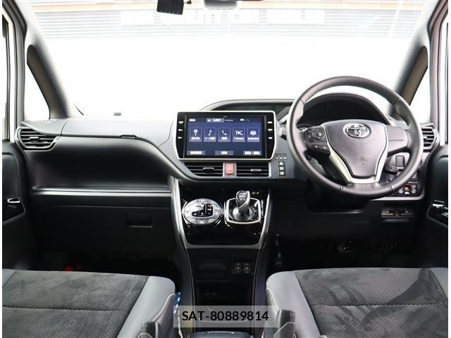 Toyota VOXY HYBRID 2021-08 7330786-1