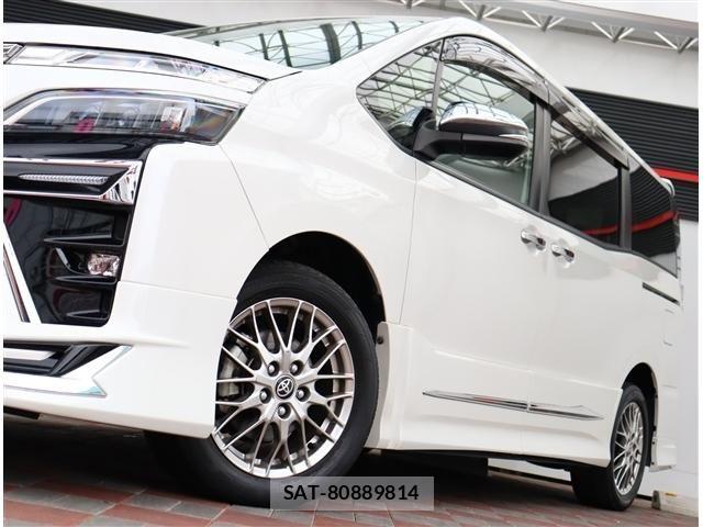 Toyota VOXY HYBRID 2021-08 7330786-20