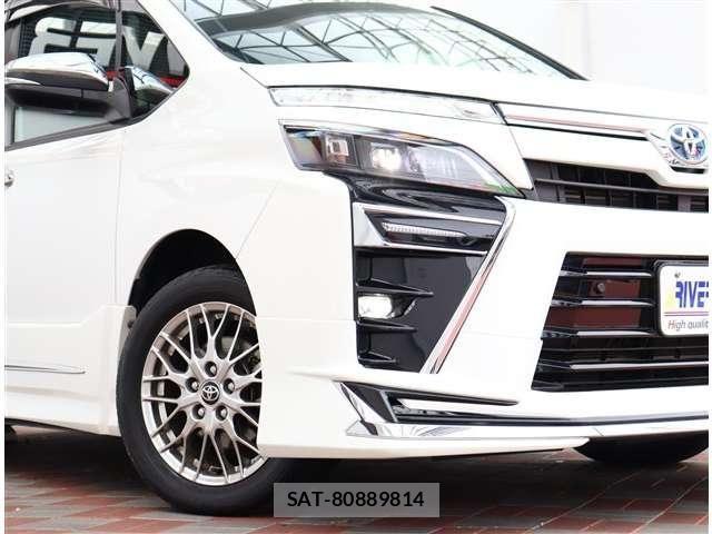 Toyota VOXY HYBRID 2021-08 7330786-23