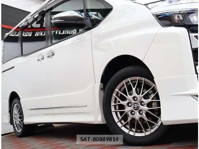Toyota VOXY HYBRID 2021-08 7330786-25