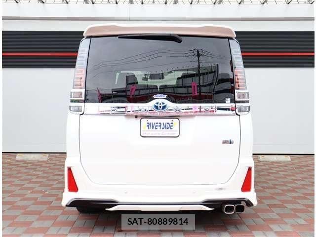 Toyota VOXY HYBRID 2021-08 7330786-26