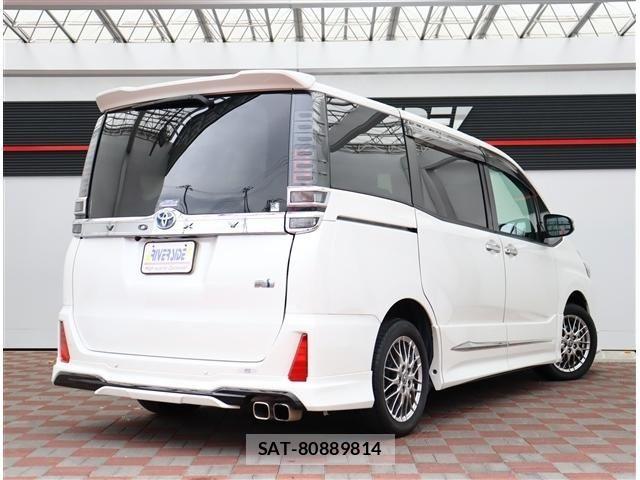 Toyota VOXY HYBRID 2021-08 7330786-2