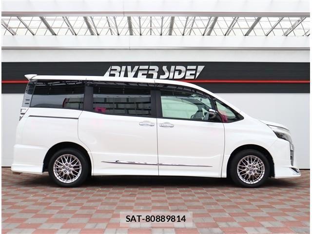 Toyota VOXY HYBRID 2021-08 7330786-4