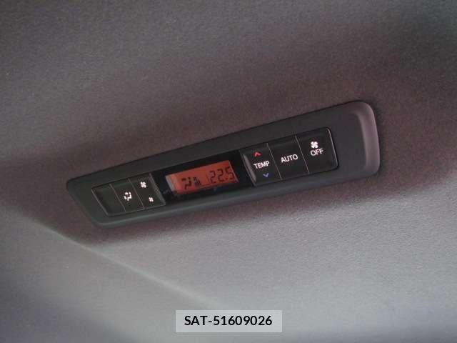 Toyota VOXY HYBRID 2021-07 7330785-11