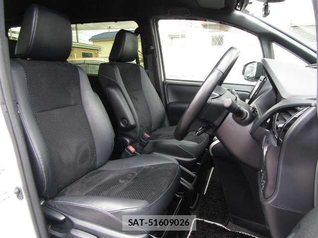 Toyota VOXY HYBRID 2021-07 7330785-12