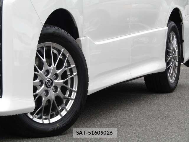 Toyota VOXY HYBRID 2021-07 7330785-17