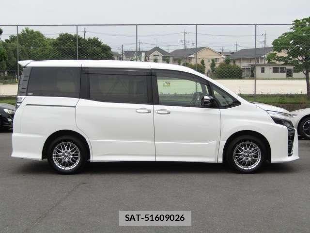 Toyota VOXY HYBRID 2021-07 7330785-27