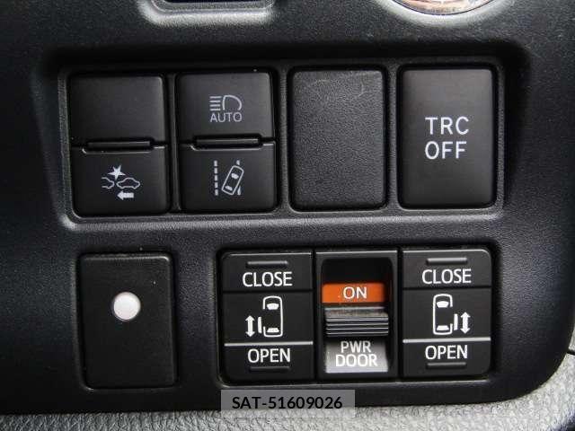 Toyota VOXY HYBRID 2021-07 7330785-3