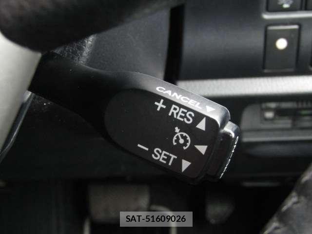 Toyota VOXY HYBRID 2021-07 7330785-5