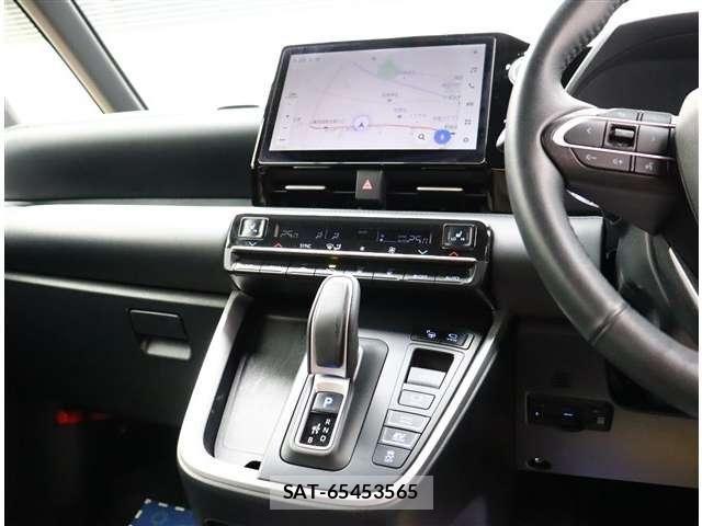 Toyota VOXY HYBRID 2023-07 7330784-11