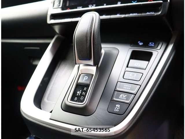 Toyota VOXY HYBRID 2023-07 7330784-13