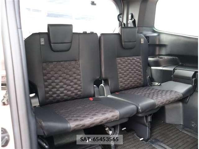 Toyota VOXY HYBRID 2023-07 7330784-18