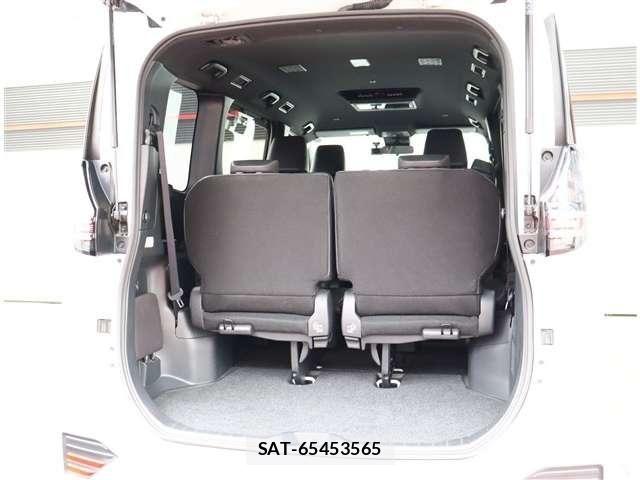 Toyota VOXY HYBRID 2023-07 7330784-19
