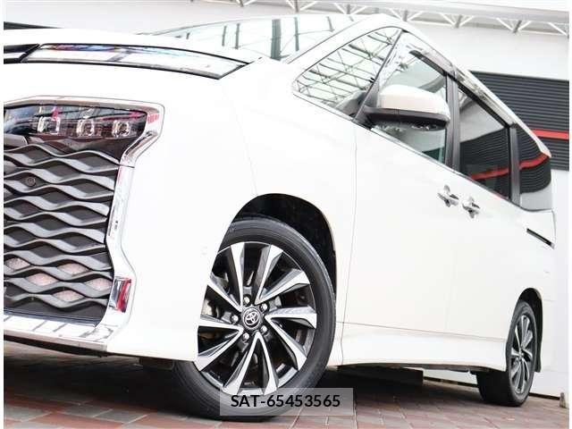Toyota VOXY HYBRID 2023-07 7330784-23