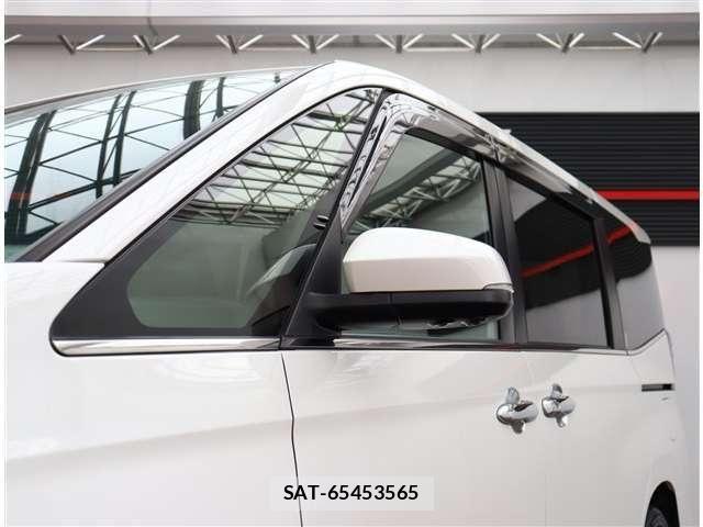 Toyota VOXY HYBRID 2023-07 7330784-24