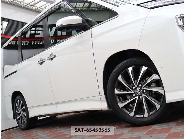 Toyota VOXY HYBRID 2023-07 7330784-27
